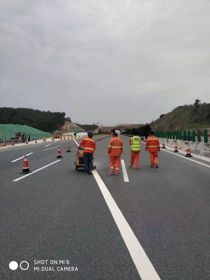 G4高速公路標(biāo)線施工