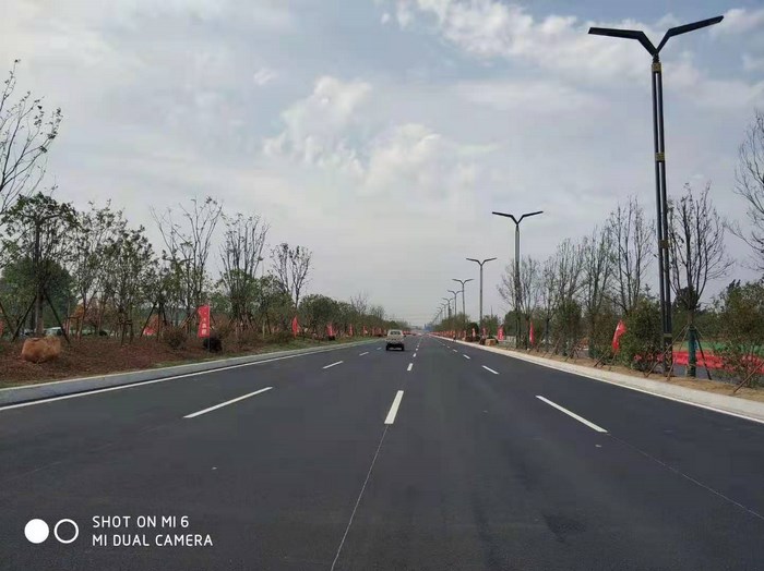 新二十四大街，雙向八行道標(biāo)線施工